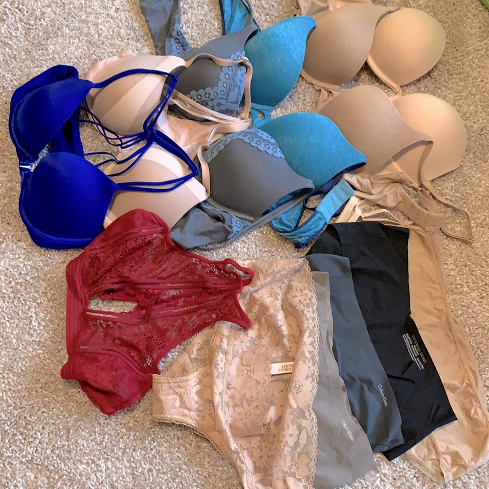 EUC Victoria’s Secret Bra and Undies bundle, 32C